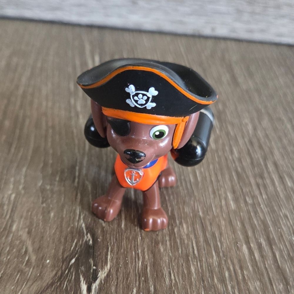 Paw Patrol Pirate Pups Exclusive Figure Zuma 3" with Action Pack